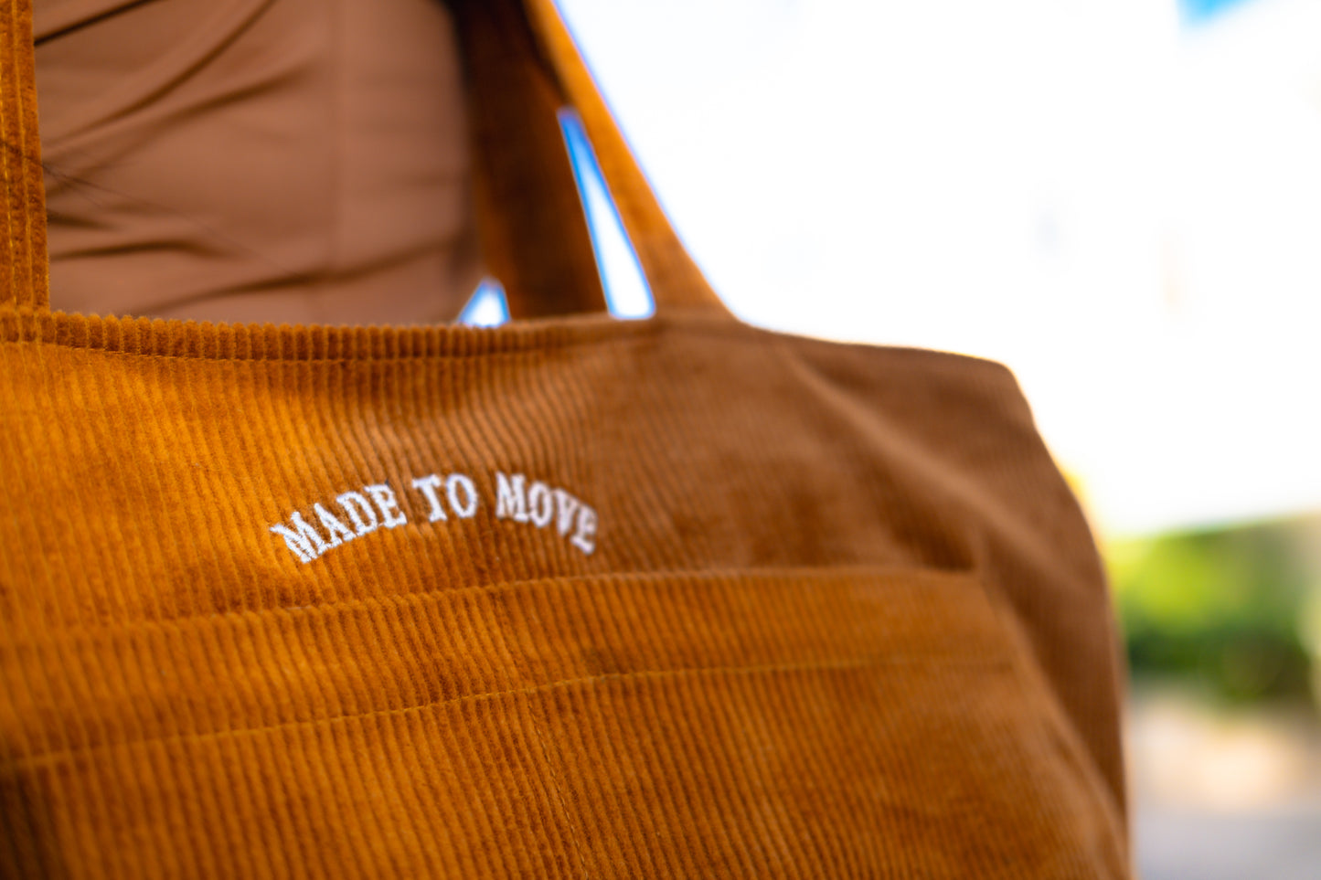 Made to move tote (caramel)