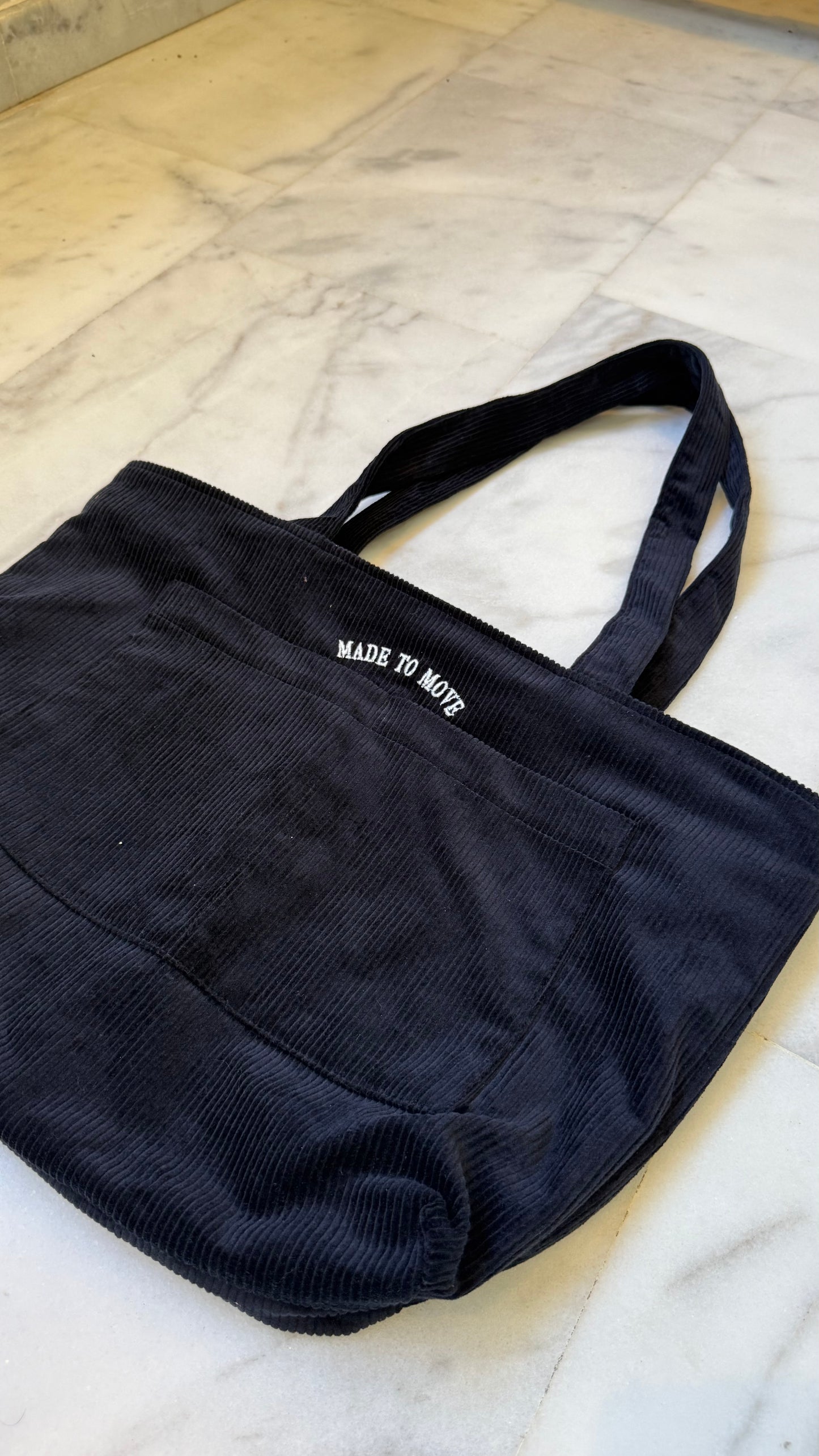 Made to move tote (Bleu Nuit)