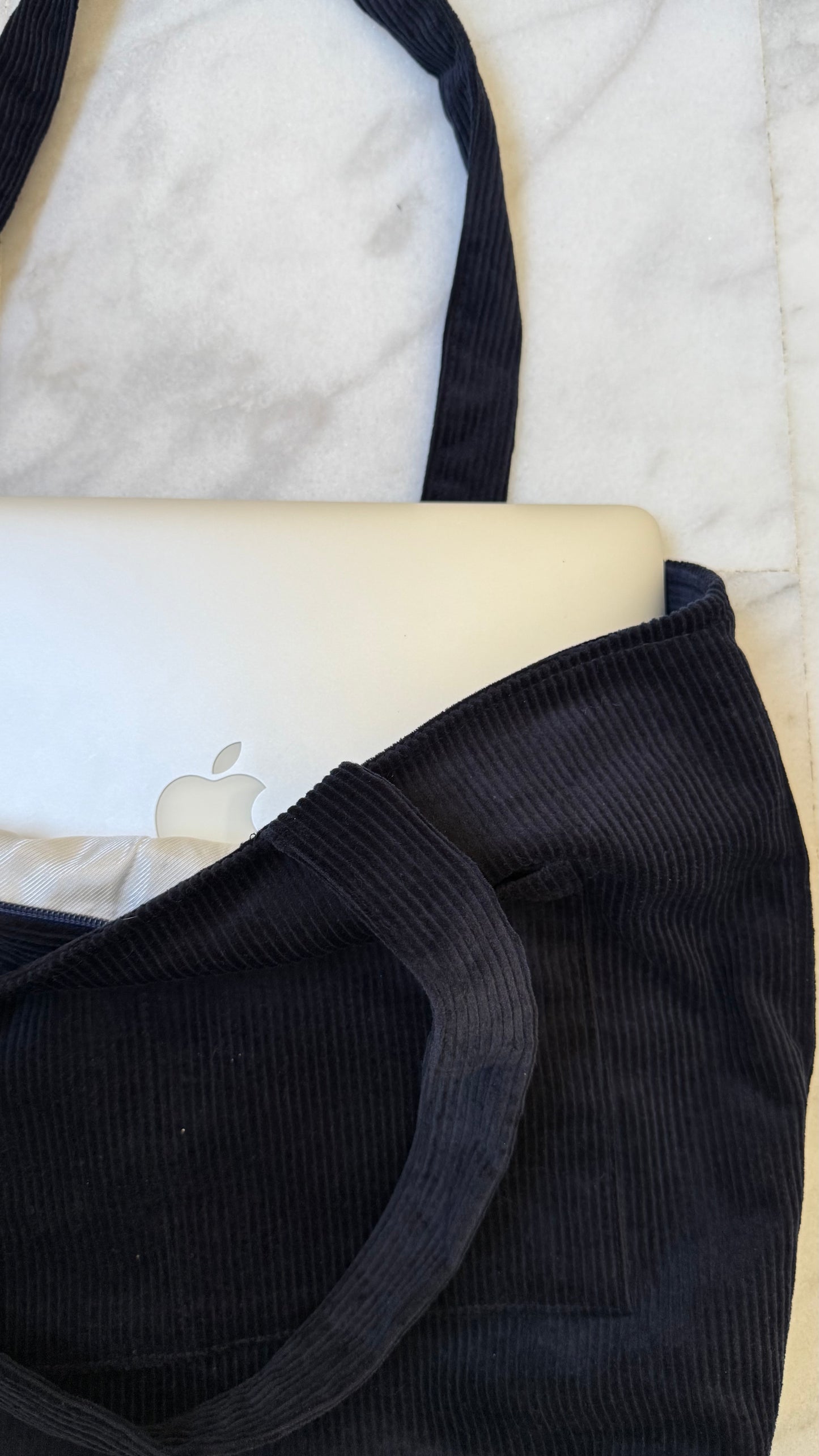 Made to move tote (Bleu Nuit)